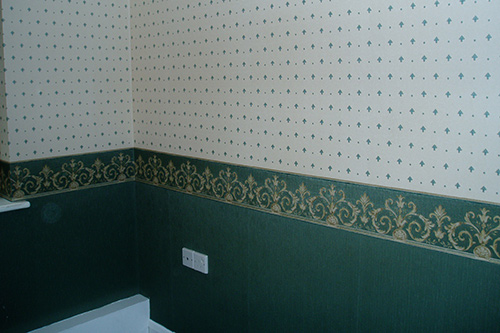 Nursing home green room in designer two-tone wall paper