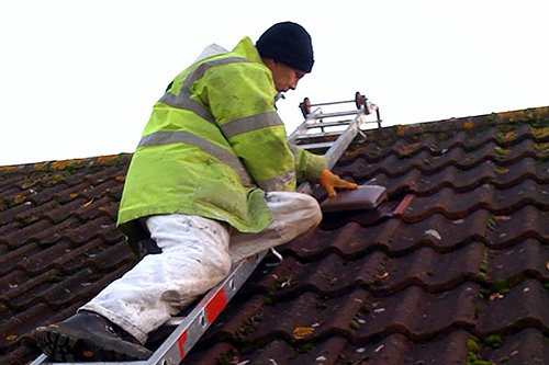 Installing ventilation roof tiling