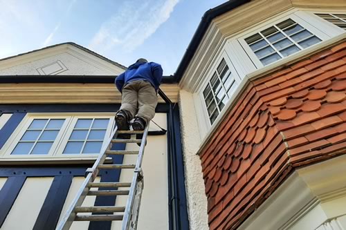 Checking guttering