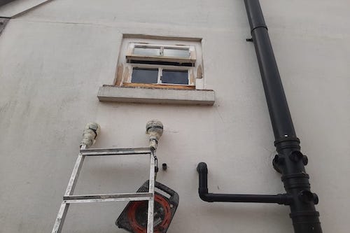 Window repairs and refurbishment to a Grade 2 listed property